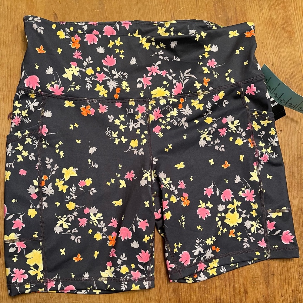 Ideology workout shorts size large. NWT